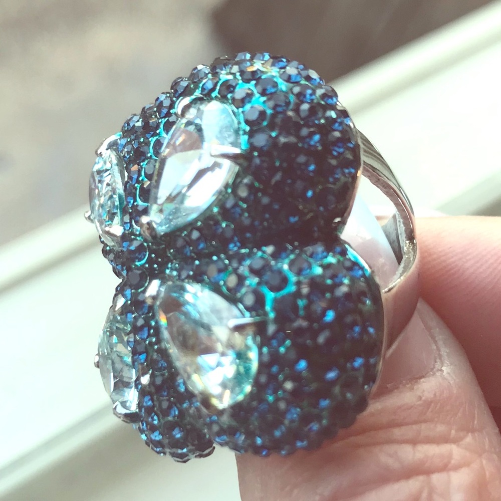 Meghan LA Flower ring